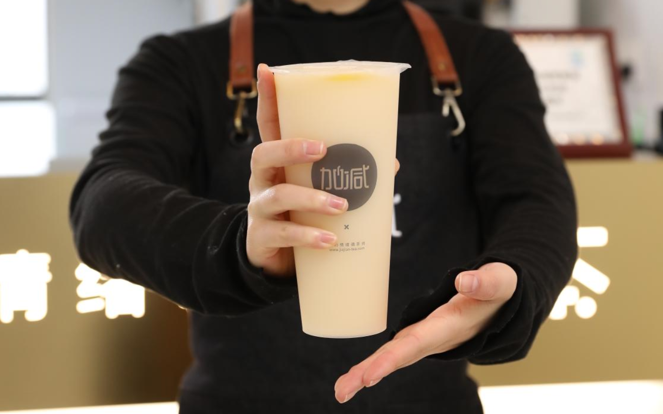 星空·综合体育茶饮：选择奶茶加盟应该考虑品牌哪些实力